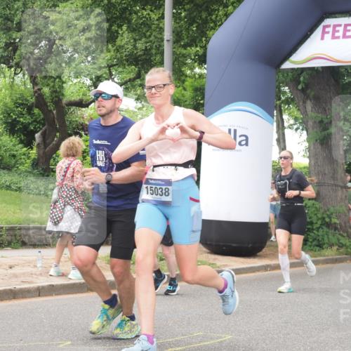29.06.2025 - hella hamburg halbmarathon KatJ http://msf.ph/oto/8529559 29.06.2025 10:56:47 Zwischen KM18-KM19 1347, 6871 meine-sportfotos.de