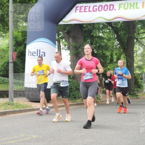 29.06.2025 - hella hamburg halbmarathon KatJ http://msf.ph/oto/8529596 29.06.2025 10:56:50 Zwischen KM18-KM19 1347, 4904 meine-sportfotos.de