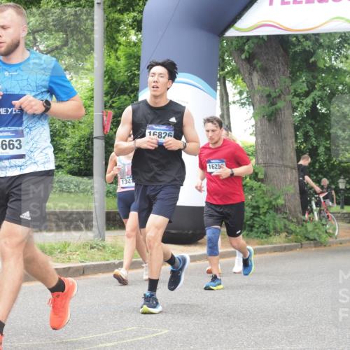 29.06.2025 - hella hamburg halbmarathon KatJ http://msf.ph/oto/8529628 29.06.2025 10:56:53 Zwischen KM18-KM19 1347, 4904 meine-sportfotos.de