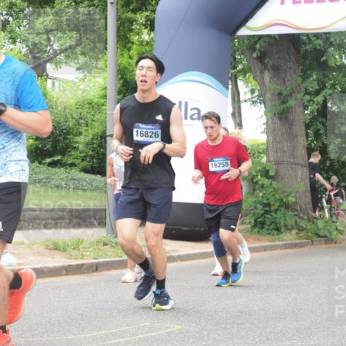 29.06.2025 - hella hamburg halbmarathon KatJ http://msf.ph/oto/8529632 29.06.2025 10:56:53 Zwischen KM18-KM19 1347, 4904 meine-sportfotos.de