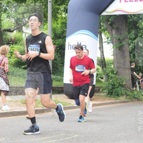 29.06.2025 - hella hamburg halbmarathon KatJ http://msf.ph/oto/8529637 29.06.2025 10:56:53 Zwischen KM18-KM19 1347, 4904 meine-sportfotos.de