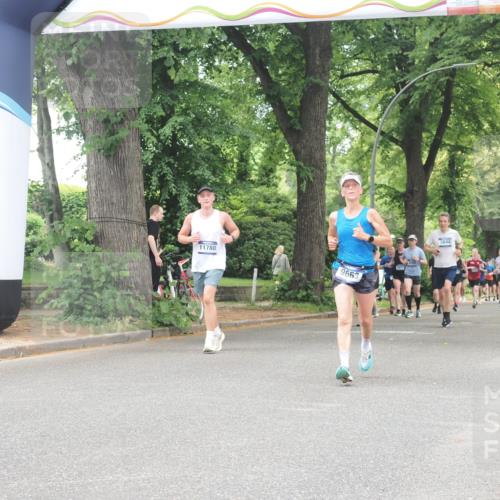 29.06.2025 - hella hamburg halbmarathon KatJ http://msf.ph/oto/8529673 29.06.2025 10:56:59 Zwischen KM18-KM19  meine-sportfotos.de