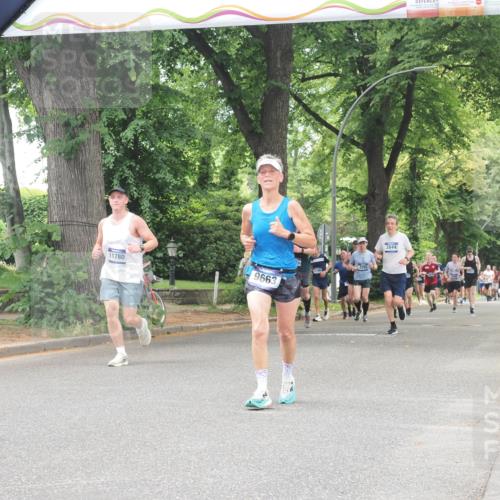 29.06.2025 - hella hamburg halbmarathon KatJ http://msf.ph/oto/8529679 29.06.2025 10:57:00 Zwischen KM18-KM19  meine-sportfotos.de
