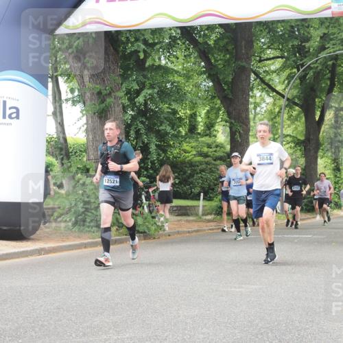 29.06.2025 - hella hamburg halbmarathon KatJ http://msf.ph/oto/8529690 29.06.2025 10:57:03 Zwischen KM18-KM19 3844 meine-sportfotos.de