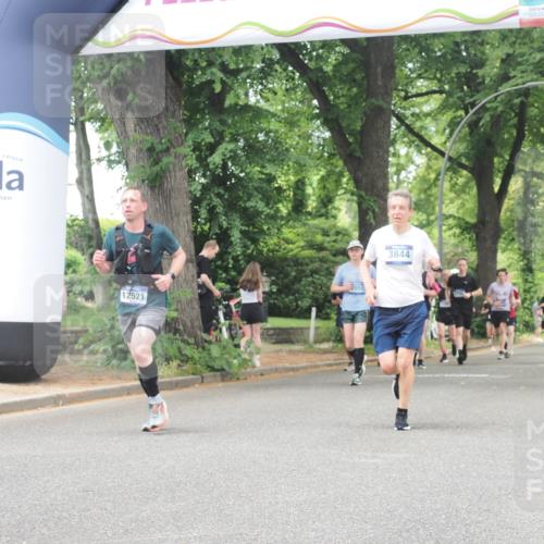 29.06.2025 - hella hamburg halbmarathon KatJ http://msf.ph/oto/8529697 29.06.2025 10:57:03 Zwischen KM18-KM19 3844 meine-sportfotos.de