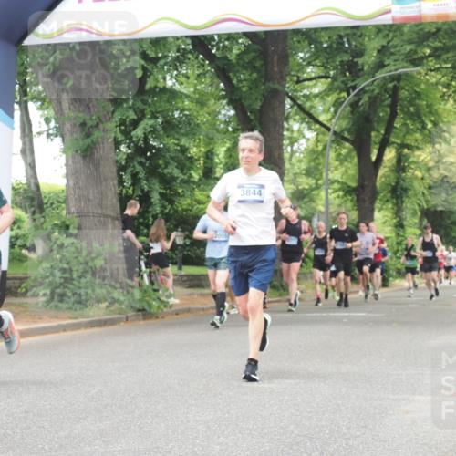 29.06.2025 - hella hamburg halbmarathon KatJ http://msf.ph/oto/8529714 29.06.2025 10:57:03 Zwischen KM18-KM19 3844 meine-sportfotos.de