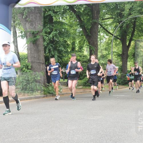 29.06.2025 - hella hamburg halbmarathon KatJ http://msf.ph/oto/8529728 29.06.2025 10:57:06 Zwischen KM18-KM19 2055, 3844, 8755 meine-sportfotos.de