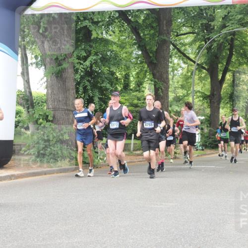 29.06.2025 - hella hamburg halbmarathon KatJ http://msf.ph/oto/8529739 29.06.2025 10:57:06 Zwischen KM18-KM19 2055, 3844, 8755 meine-sportfotos.de