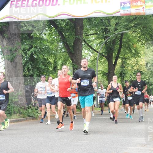 29.06.2025 - hella hamburg halbmarathon KatJ http://msf.ph/oto/8529877 29.06.2025 10:57:18 Zwischen KM18-KM19 1173, 1527, 3729 meine-sportfotos.de