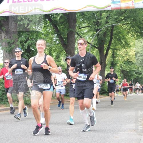 29.06.2025 - hella hamburg halbmarathon KatJ http://msf.ph/oto/8529909 29.06.2025 10:57:21 Zwischen KM18-KM19 1173, 1527, 1859, 3691, 3729, 7209, 7840 meine-sportfotos.de