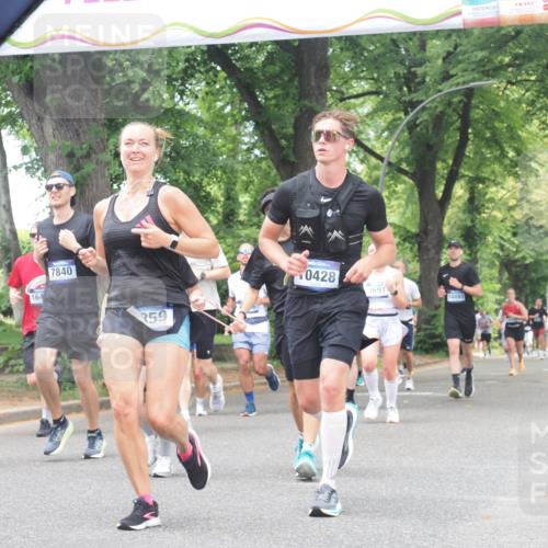 29.06.2025 - hella hamburg halbmarathon KatJ http://msf.ph/oto/8529915 29.06.2025 10:57:21 Zwischen KM18-KM19 1173, 1527, 1859, 3691, 3729, 7209, 7840 meine-sportfotos.de