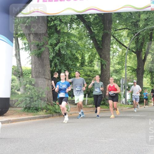29.06.2025 - hella hamburg halbmarathon KatJ http://msf.ph/oto/8529979 29.06.2025 10:57:26 Zwischen KM18-KM19 1173, 1859, 2990, 3691, 5423, 7209, 7840 meine-sportfotos.de