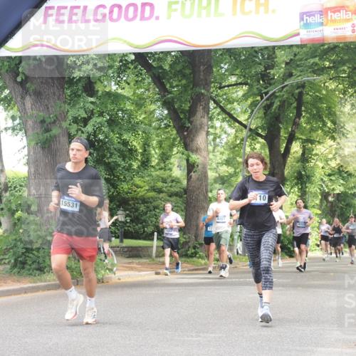 29.06.2025 - hella hamburg halbmarathon KatJ http://msf.ph/oto/8530045 29.06.2025 10:57:33 Zwischen KM18-KM19 2110 meine-sportfotos.de