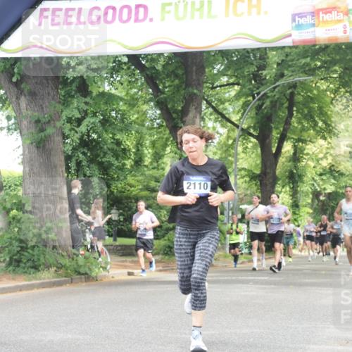 29.06.2025 - hella hamburg halbmarathon KatJ http://msf.ph/oto/8530055 29.06.2025 10:57:34 Zwischen KM18-KM19 2110 meine-sportfotos.de