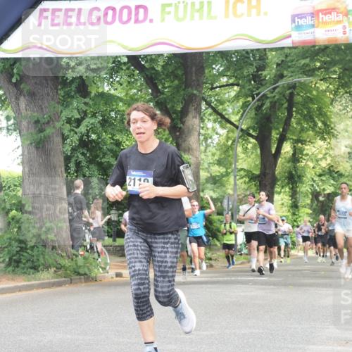 29.06.2025 - hella hamburg halbmarathon KatJ http://msf.ph/oto/8530063 29.06.2025 10:57:35 Zwischen KM18-KM19 2110, 4007 meine-sportfotos.de