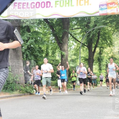 29.06.2025 - hella hamburg halbmarathon KatJ http://msf.ph/oto/8530067 29.06.2025 10:57:35 Zwischen KM18-KM19 2110, 4007 meine-sportfotos.de