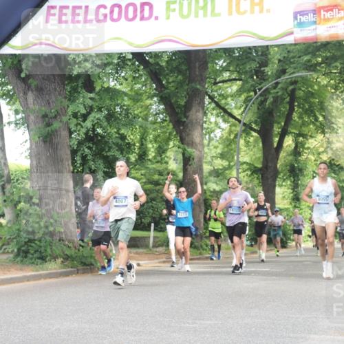 29.06.2025 - hella hamburg halbmarathon KatJ http://msf.ph/oto/8530074 29.06.2025 10:57:36 Zwischen KM18-KM19 1213, 2110, 4007 meine-sportfotos.de