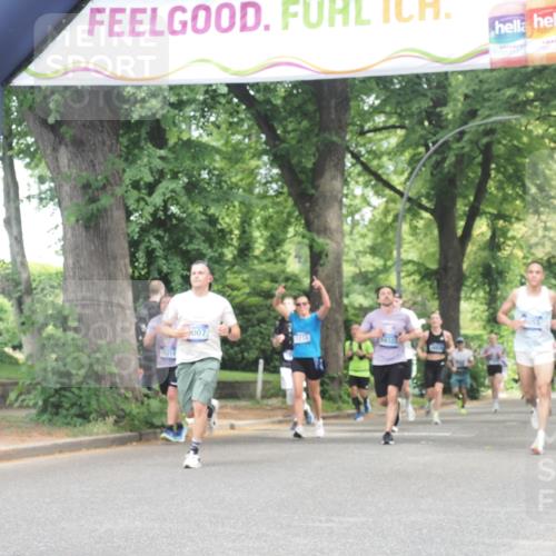 29.06.2025 - hella hamburg halbmarathon KatJ http://msf.ph/oto/8530077 29.06.2025 10:57:36 Zwischen KM18-KM19 1213, 2110, 4007 meine-sportfotos.de