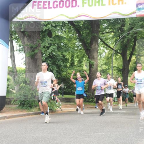 29.06.2025 - hella hamburg halbmarathon KatJ http://msf.ph/oto/8530086 29.06.2025 10:57:36 Zwischen KM18-KM19 1213, 2110, 4007 meine-sportfotos.de