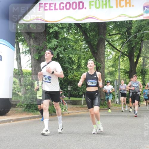 29.06.2025 - hella hamburg halbmarathon KatJ http://msf.ph/oto/8530167 29.06.2025 10:57:40 Zwischen KM18-KM19 1213, 2110, 4007, 7881, 8055 meine-sportfotos.de