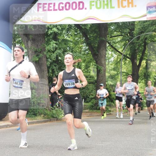 29.06.2025 - hella hamburg halbmarathon KatJ http://msf.ph/oto/8530174 29.06.2025 10:57:41 Zwischen KM18-KM19 1213, 2110, 4007, 7346, 7881, 8055 meine-sportfotos.de