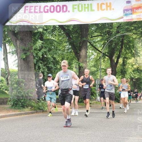 29.06.2025 - hella hamburg halbmarathon KatJ http://msf.ph/oto/8530190 29.06.2025 10:57:43 Zwischen KM18-KM19 1213, 4007, 7346, 7881, 8001, 8055 meine-sportfotos.de