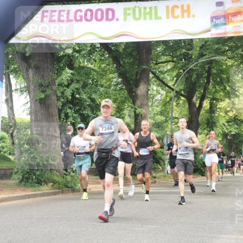 29.06.2025 - hella hamburg halbmarathon KatJ http://msf.ph/oto/8530193 29.06.2025 10:57:43 Zwischen KM18-KM19 1213, 4007, 7346, 7881, 8001, 8055 meine-sportfotos.de