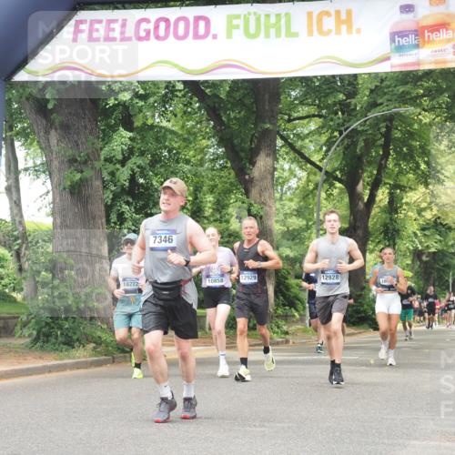 29.06.2025 - hella hamburg halbmarathon KatJ http://msf.ph/oto/8530198 29.06.2025 10:57:43 Zwischen KM18-KM19 1213, 4007, 7346, 7881, 8001, 8055 meine-sportfotos.de