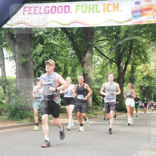 29.06.2025 - hella hamburg halbmarathon KatJ http://msf.ph/oto/8530201 29.06.2025 10:57:43 Zwischen KM18-KM19 1213, 4007, 7346, 7881, 8001, 8055 meine-sportfotos.de