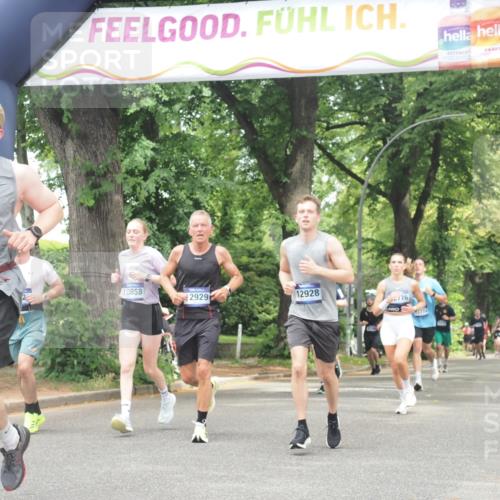 29.06.2025 - hella hamburg halbmarathon KatJ http://msf.ph/oto/8530217 29.06.2025 10:57:44 Zwischen KM18-KM19 1213, 7346, 7881, 8001, 8055 meine-sportfotos.de