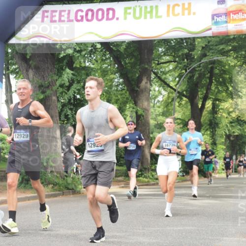 29.06.2025 - hella hamburg halbmarathon KatJ http://msf.ph/oto/8530229 29.06.2025 10:57:45 Zwischen KM18-KM19 7346, 7881, 8001, 8055 meine-sportfotos.de