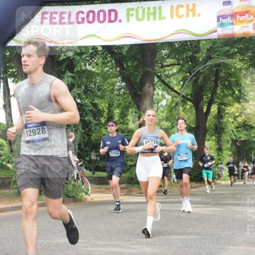29.06.2025 - hella hamburg halbmarathon KatJ http://msf.ph/oto/8530236 29.06.2025 10:57:46 Zwischen KM18-KM19 7346, 7881, 8001 meine-sportfotos.de