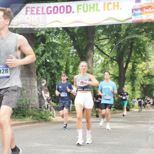 29.06.2025 - hella hamburg halbmarathon KatJ http://msf.ph/oto/8530241 29.06.2025 10:57:46 Zwischen KM18-KM19 7346, 7881, 8001 meine-sportfotos.de