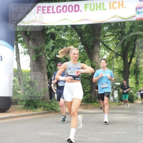 29.06.2025 - hella hamburg halbmarathon KatJ http://msf.ph/oto/8530259 29.06.2025 10:57:47 Zwischen KM18-KM19 7346, 8001 meine-sportfotos.de