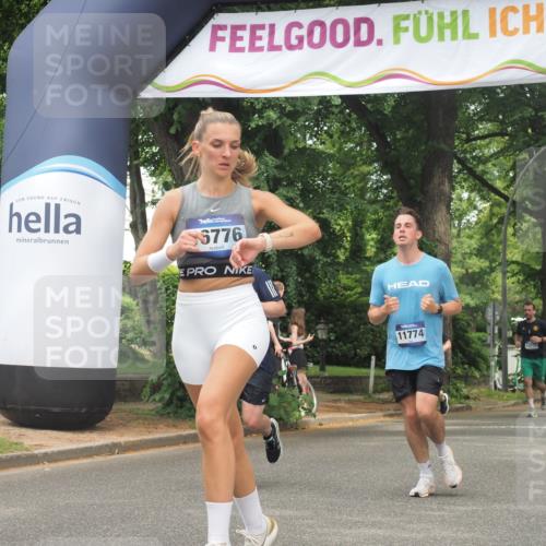 29.06.2025 - hella hamburg halbmarathon KatJ http://msf.ph/oto/8530268 29.06.2025 10:57:47 Zwischen KM18-KM19 7346, 8001 meine-sportfotos.de