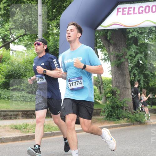 29.06.2025 - hella hamburg halbmarathon KatJ http://msf.ph/oto/8530302 29.06.2025 10:57:49 Zwischen KM18-KM19 3756, 7346, 8001 meine-sportfotos.de