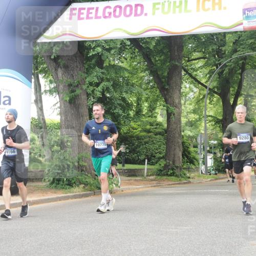 29.06.2025 - hella hamburg halbmarathon KatJ http://msf.ph/oto/8530328 29.06.2025 10:57:52 Zwischen KM18-KM19 3756, 6166 meine-sportfotos.de