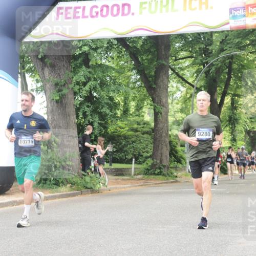 29.06.2025 - hella hamburg halbmarathon KatJ http://msf.ph/oto/8530347 29.06.2025 10:57:53 Zwischen KM18-KM19 3756, 6166 meine-sportfotos.de
