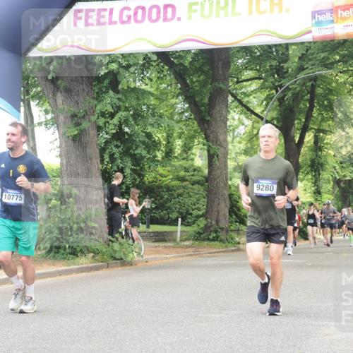 29.06.2025 - hella hamburg halbmarathon KatJ http://msf.ph/oto/8530351 29.06.2025 10:57:53 Zwischen KM18-KM19 3756, 6166 meine-sportfotos.de