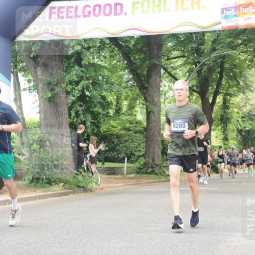 29.06.2025 - hella hamburg halbmarathon KatJ http://msf.ph/oto/8530356 29.06.2025 10:57:53 Zwischen KM18-KM19 3756, 6166 meine-sportfotos.de