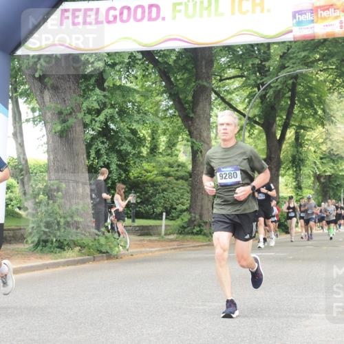 29.06.2025 - hella hamburg halbmarathon KatJ http://msf.ph/oto/8530361 29.06.2025 10:57:53 Zwischen KM18-KM19 3756, 6166 meine-sportfotos.de