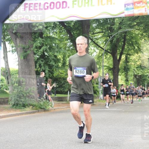 29.06.2025 - hella hamburg halbmarathon KatJ http://msf.ph/oto/8530372 29.06.2025 10:57:54 Zwischen KM18-KM19 3756, 6166 meine-sportfotos.de