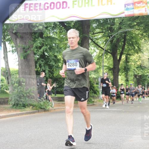 29.06.2025 - hella hamburg halbmarathon KatJ http://msf.ph/oto/8530375 29.06.2025 10:57:54 Zwischen KM18-KM19 3756, 6166 meine-sportfotos.de