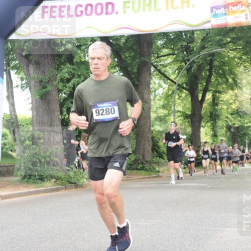 29.06.2025 - hella hamburg halbmarathon KatJ http://msf.ph/oto/8530384 29.06.2025 10:57:54 Zwischen KM18-KM19 3756, 6166 meine-sportfotos.de