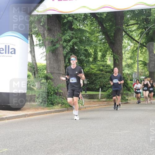 29.06.2025 - hella hamburg halbmarathon KatJ http://msf.ph/oto/8530387 29.06.2025 10:57:56 Zwischen KM18-KM19 3756, 6166 meine-sportfotos.de