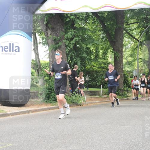 29.06.2025 - hella hamburg halbmarathon KatJ http://msf.ph/oto/8530397 29.06.2025 10:57:57 Zwischen KM18-KM19 6166 meine-sportfotos.de