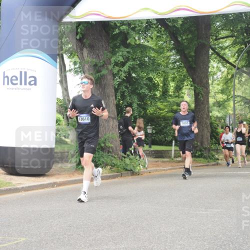 29.06.2025 - hella hamburg halbmarathon KatJ http://msf.ph/oto/8530400 29.06.2025 10:57:57 Zwischen KM18-KM19 6166 meine-sportfotos.de