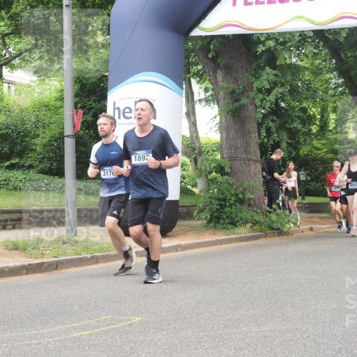 29.06.2025 - hella hamburg halbmarathon KatJ http://msf.ph/oto/8530447 29.06.2025 10:58:00 Zwischen KM18-KM19 1893, 3176, 6166, 7462 meine-sportfotos.de