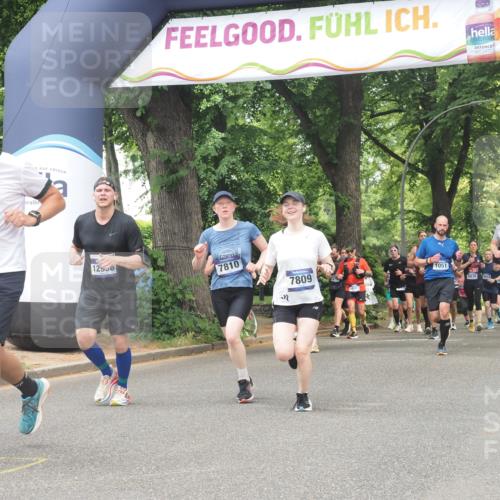 29.06.2025 - hella hamburg halbmarathon KatJ http://msf.ph/oto/8530596 29.06.2025 10:58:10 Zwischen KM18-KM19 1020, 2904, 7809, 7810 meine-sportfotos.de