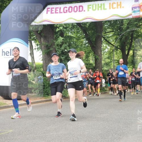 29.06.2025 - hella hamburg halbmarathon KatJ http://msf.ph/oto/8530602 29.06.2025 10:58:10 Zwischen KM18-KM19 1020, 2904, 7809, 7810 meine-sportfotos.de